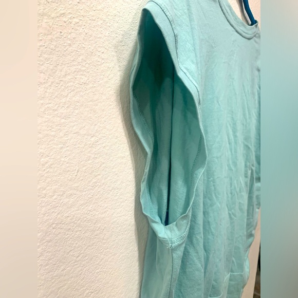 Rachel Roy Women’s Top with a knot in the front - Picture 3 of 5